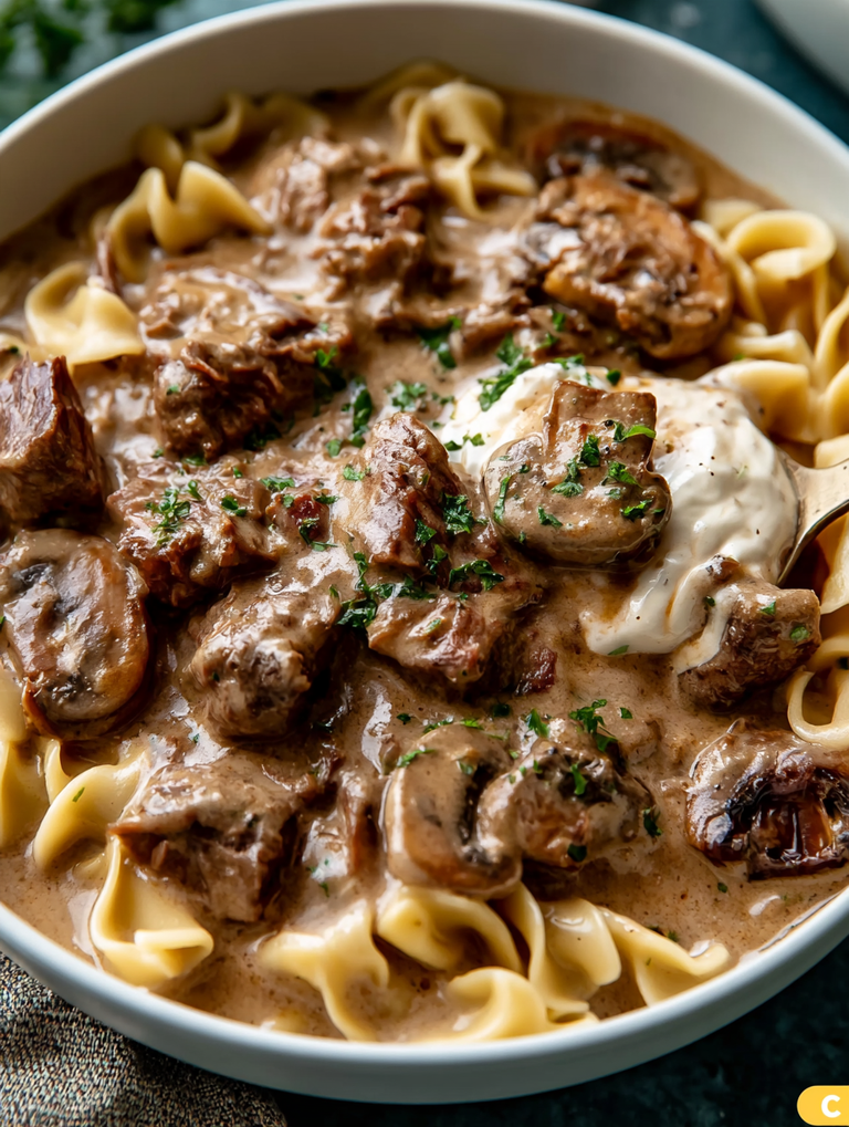 Crockpot Beef Stroganoff – Easy, Creamy, Family-Favorite Dinner